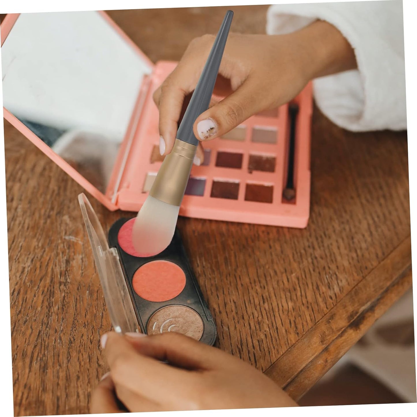 Professional Makeup Brush Set for Blush, Loose Powder, and Eye Shadow - Portable Cosmetic Tools for Daily Use by Women