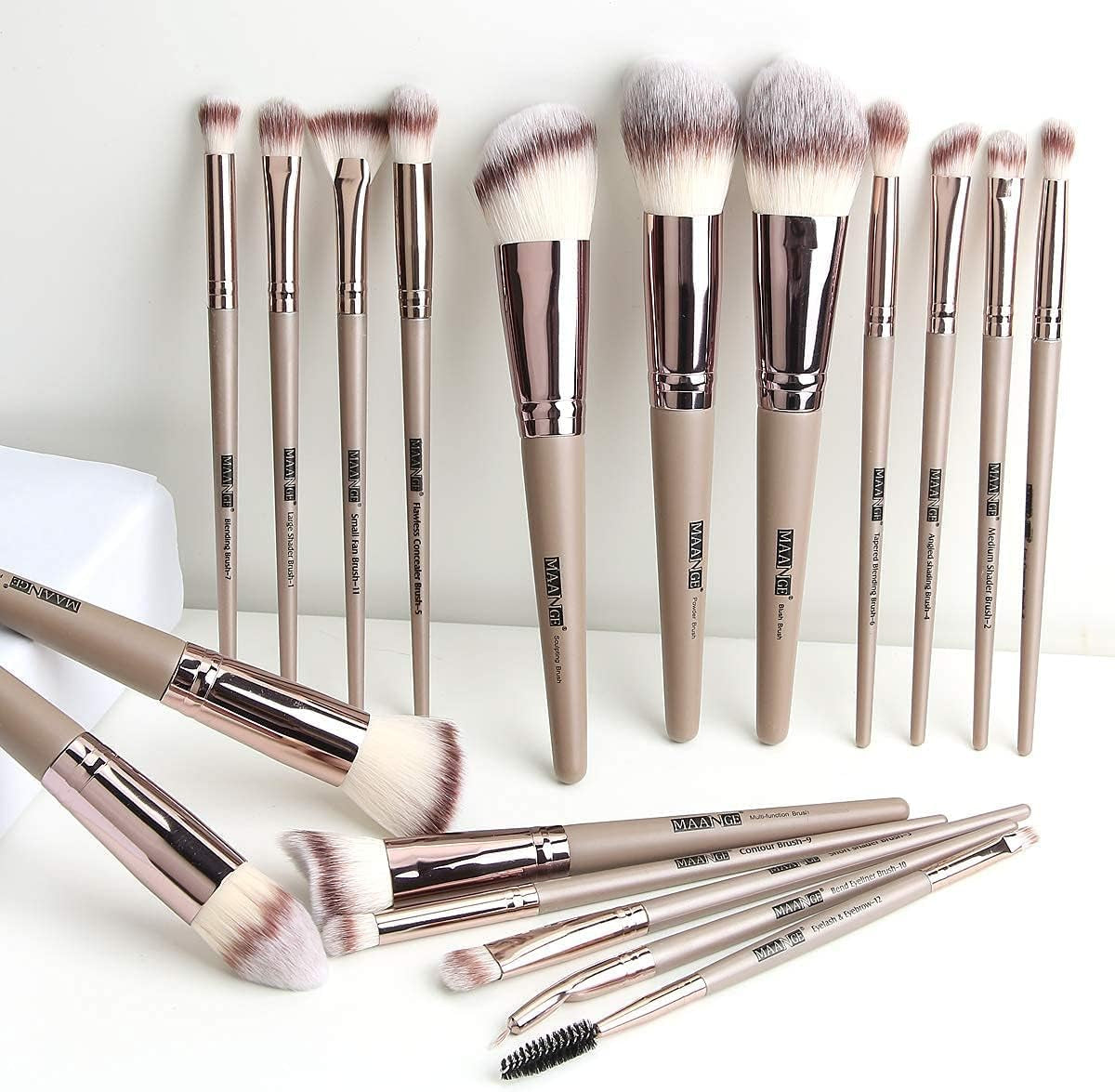 18-Piece Professional Premium Synthetic Makeup Brush Set with Case - Foundation, Kabuki, and Eye Brushes in Champagne Gold